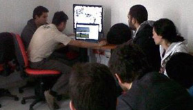 El grupo, trabajando e interactuando.