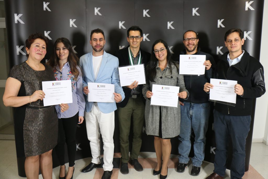 Ganadores: Facultad de Matemáticas e Ingenierías: Prof. Alejandro Cárdenas Avendaño Facultad de Psicología: Prof. Francisco José Ruiz Jiménez Escuela de Negocios: Prof. María Andreína Moros Ochoa Incentivo a la Producción Científica, Técnica y Tecnológica En 2016, por primera vez la Fundación Universitaria Konrad Lorenz hace entrega de Incentivos a la Producción Científica, Técnica y Tecnológica, según lo establecido en el Acuerdo del Consejo superior No. 09 de 2016. Este reconocimiento es un estímulo los investigadores que se destacan por superar, en calidad y cantidad, las metas de investigación en el ámbito de la generación de conocimiento científico y tecnológico, evidentes en artículos, libros, registro y patentes, entre otros.