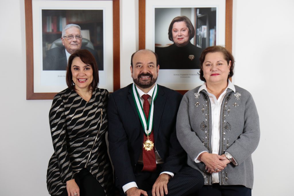 Entrega de distinciones académicas 2018 a docentes e investigadores