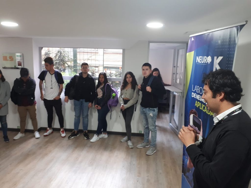 Estudiantes de la Universidad Central en el NeuroK1