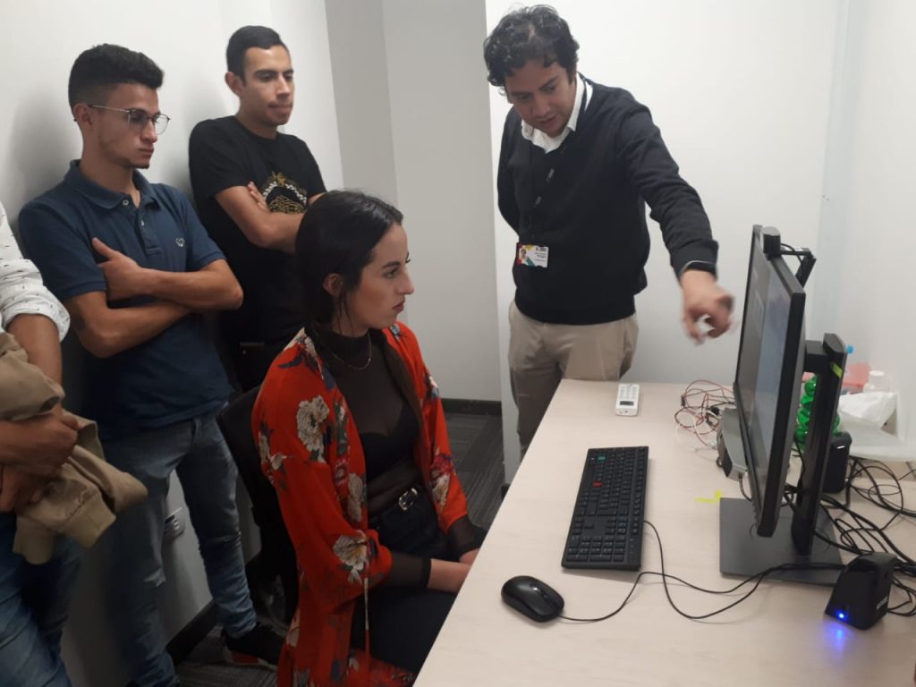 Estudiantes de la Universidad Central en el NeuroK2