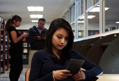 Libros electrónicos, un nuevo servicio de la Biblioteca Juan Alberto Aragón2