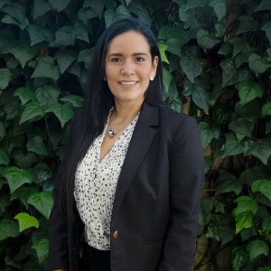 Decana de Escuela de Negocios